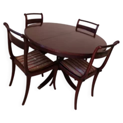 Table et chaises en bois d'acajou
