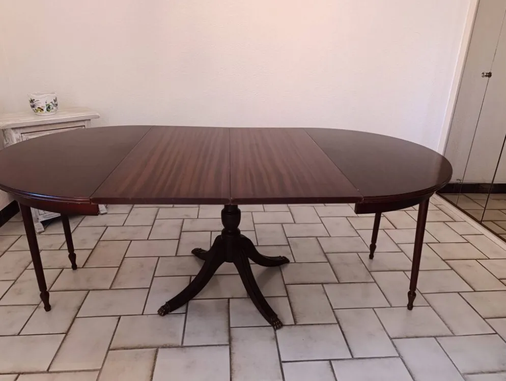 Table et chaises en bois d'acajou