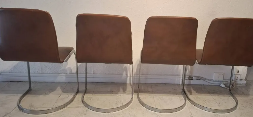 Table et chaises vintages