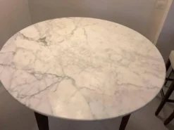 Table et 5 tabourets 