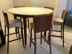 Table et 5 tabourets 