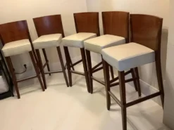 Table et 5 tabourets 