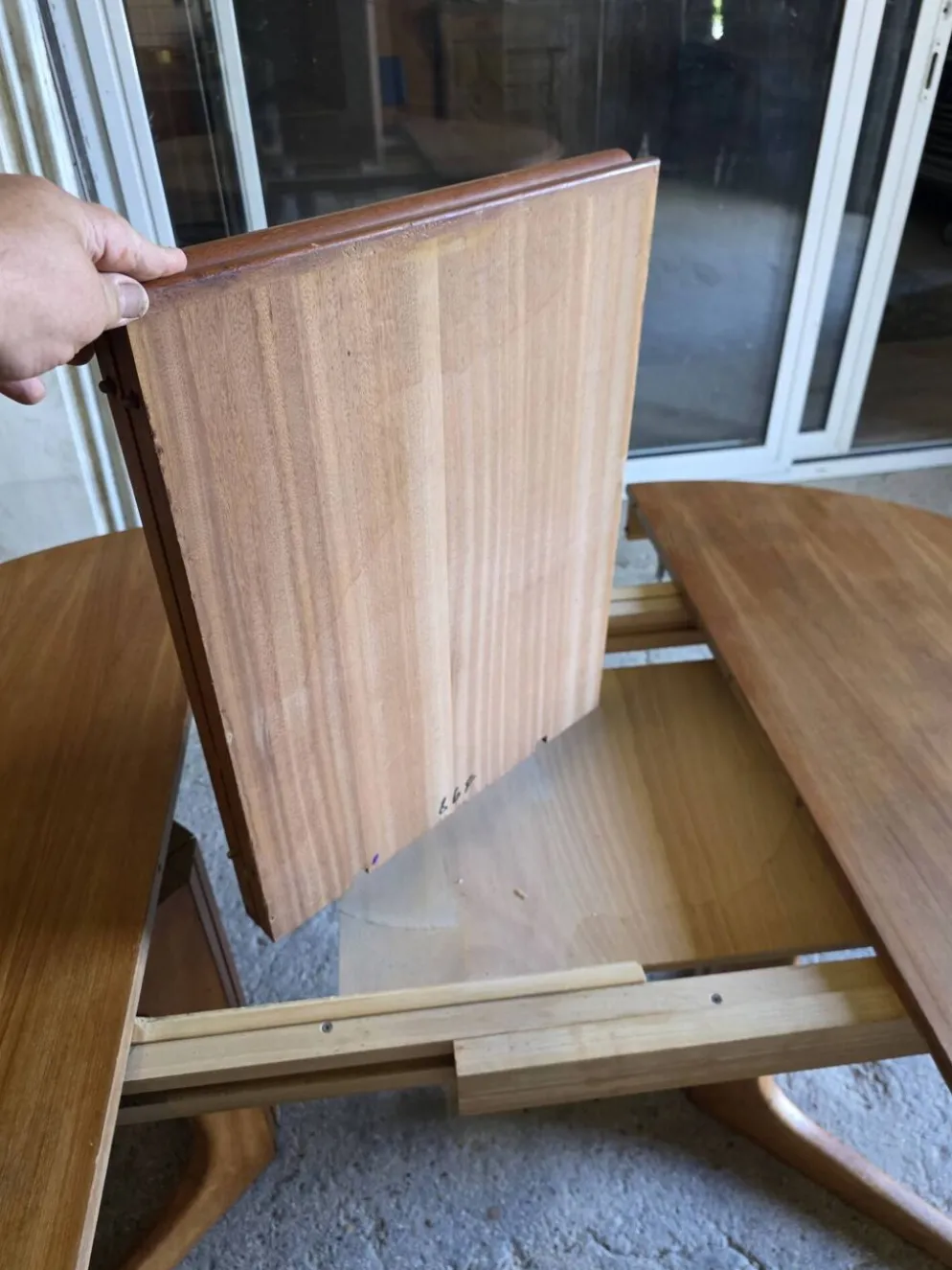 Table extensible Baumann en teck des années 60, (2 rallonges)