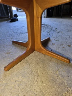 Table extensible Baumann en teck des années 60, (2 rallonges)