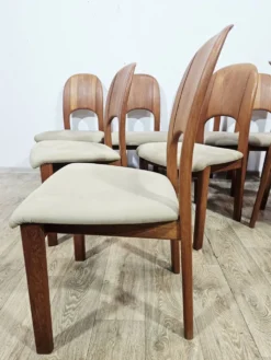 Table extensible + 8 chaises / Holstebro Møbelfabrik / Teck / Danemark / 1970