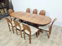 Table extensible + 8 chaises / Holstebro Møbelfabrik / Teck / Danemark / 1970