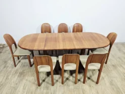 Table extensible + 8 chaises / Holstebro Møbelfabrik / Teck / Danemark / 1970