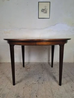 Table extensible en bois de rose, conçue par J. Andersen, Danemark, années 1960.