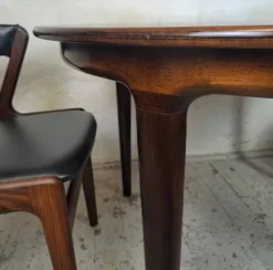 Table extensible en bois de rose, conçue par J. Andersen, Danemark, années 1960.