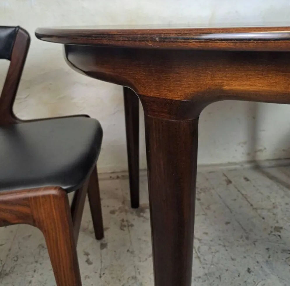 Table extensible en bois de rose, conçue par J. Andersen, Danemark, années 1960.