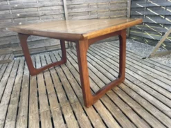 Table extensible en teck, piètement luge traîneau, style vintage