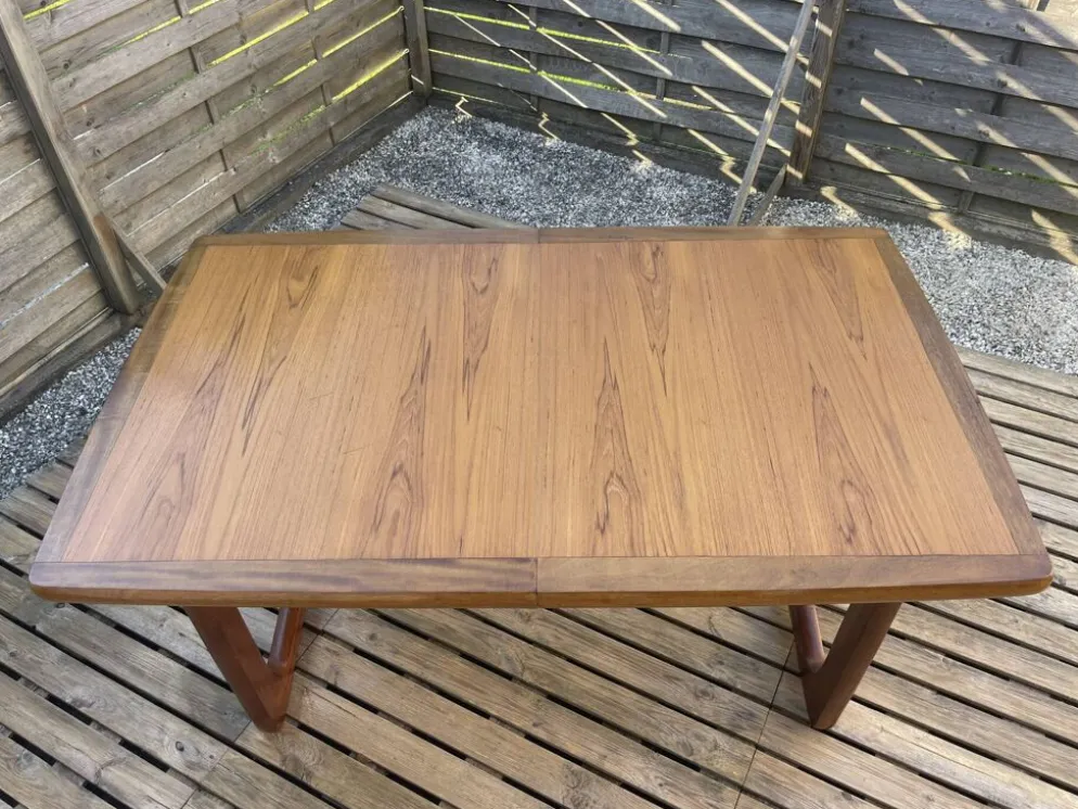 Table extensible en teck, piètement luge traîneau, style vintage