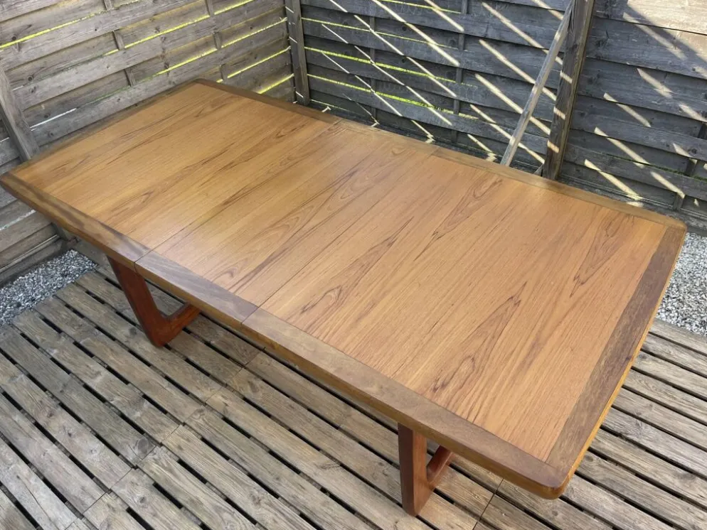 Table extensible en teck, piètement luge traîneau, style vintage