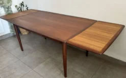 Table extensible en teck type scandinave/danoise, Ligne Roset, années 60