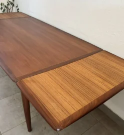 Table extensible en teck type scandinave/danoise, Ligne Roset, années 60
