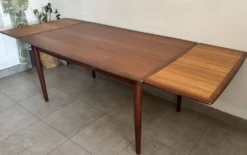 Table extensible en teck type scandinave/danoise, Ligne Roset, années 60