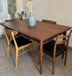 Table extensible en teck type scandinave/danoise, Ligne Roset, années 60