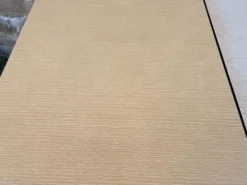 Table extensible moderniste française beige, pieds bois, circa 1955
