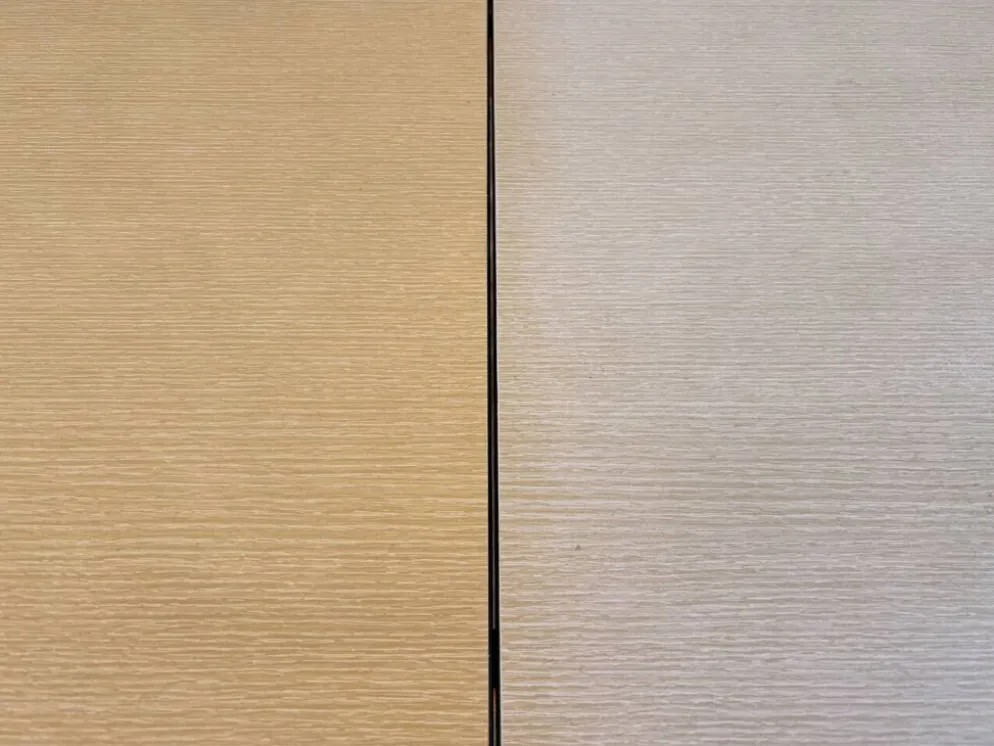 Table extensible moderniste française beige, pieds bois, circa 1955