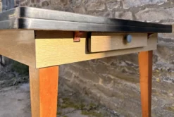 Table extensible moderniste française beige, pieds bois, circa 1955