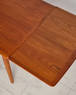 Table extensible par Svend Aage Madsen pour K. Knudsen & Søn