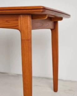 Table extensible par Svend Aage Madsen pour K. Knudsen & Søn