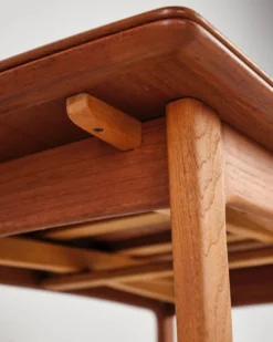 Table extensible par Svend Aage Madsen pour K. Knudsen & Søn