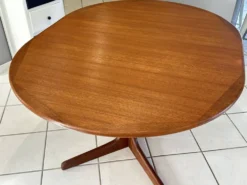 Table extensible Teck par Niels Otto Moller Danemark 1960