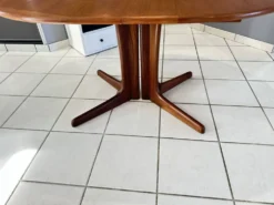 Table extensible Teck par Niels Otto Moller Danemark 1960