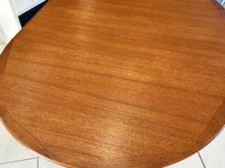Table extensible Teck par Niels Otto Moller Danemark 1960