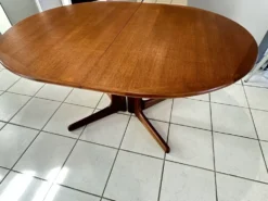 Table extensible Teck par Niels Otto Moller Danemark 1960