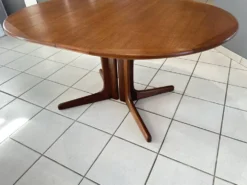 Table extensible Teck par Niels Otto Moller Danemark 1960