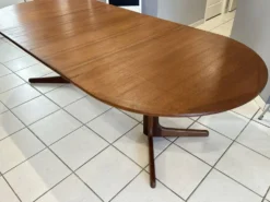 Table extensible Teck par Niels Otto Moller Danemark 1960