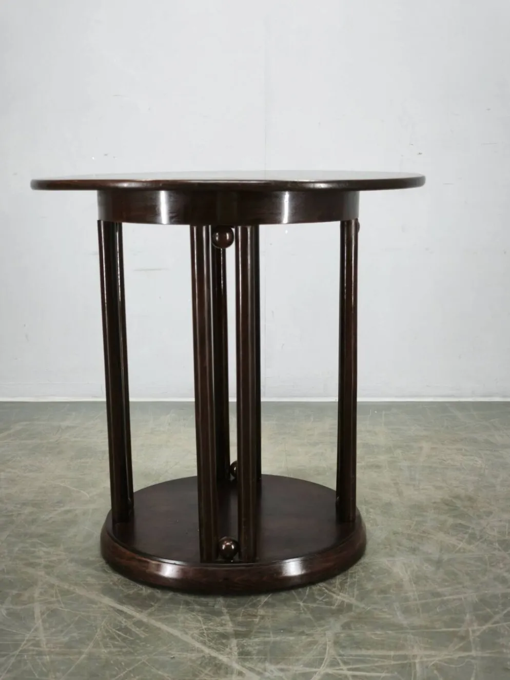 Table Fledermaus Sécession de Vienne attribuée à Kohn ou Thonet, vers 1900
