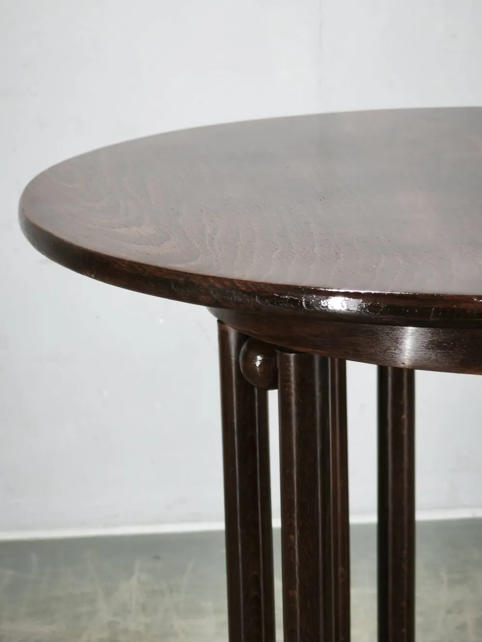 Table Fledermaus Sécession de Vienne attribuée à Kohn ou Thonet, vers 1900