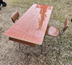 Table formica