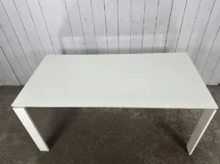 Table Four de Ferruccio Laviani pour Kartell – blanche