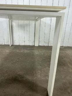 Table Four de Ferruccio Laviani pour Kartell – blanche