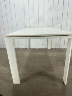 Table Four de Ferruccio Laviani pour Kartell – blanche