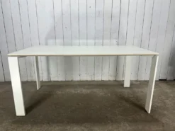Table Four de Ferruccio Laviani pour Kartell – blanche