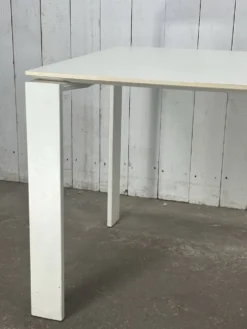 Table Four de Ferruccio Laviani pour Kartell – blanche