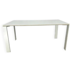 Table Four de Ferruccio Laviani pour Kartell – blanche