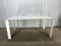 Table Four de Ferruccio Laviani pour Kartell – blanche