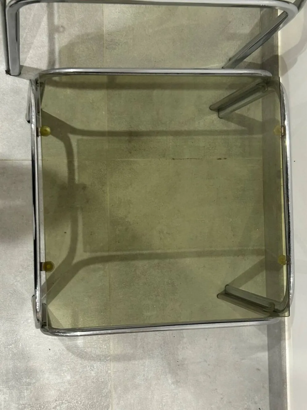 Table gigogne chrome et verre fumé lot de 2