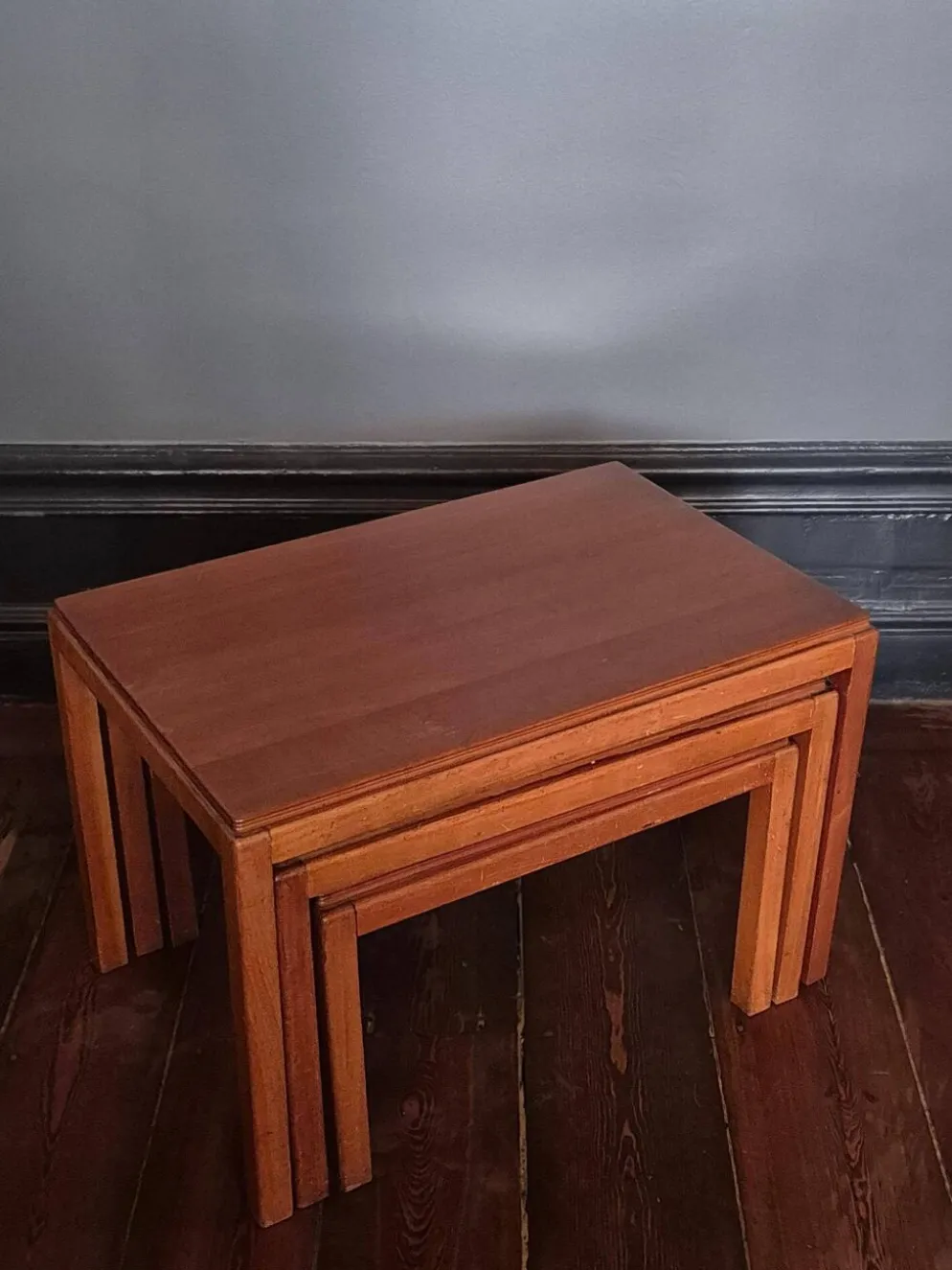 Table gigogne classique (3) par Russell Gordon / Russel & Broadway, style Midcentury Modern