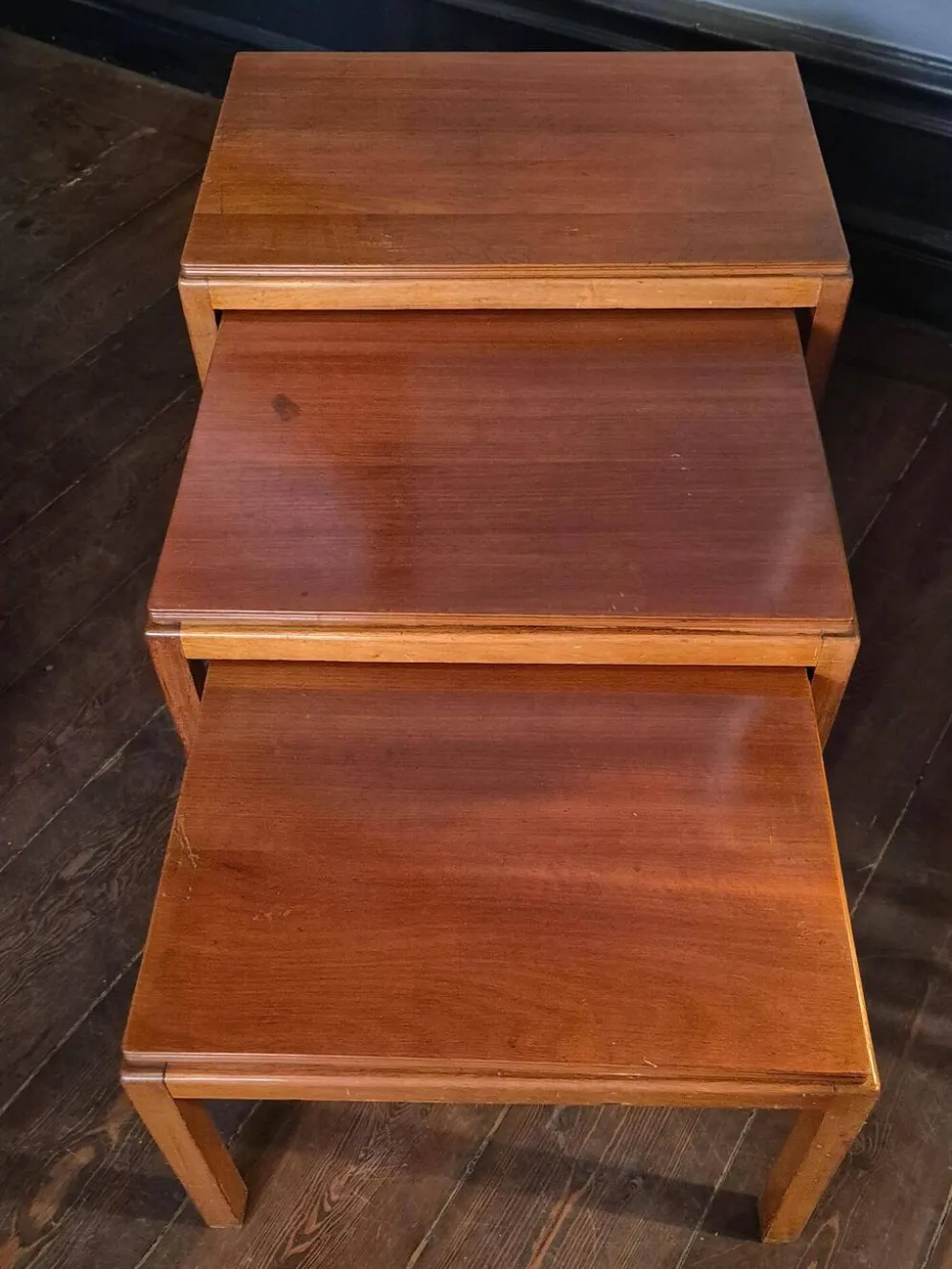 Table gigogne classique (3) par Russell Gordon / Russel & Broadway, style Midcentury Modern