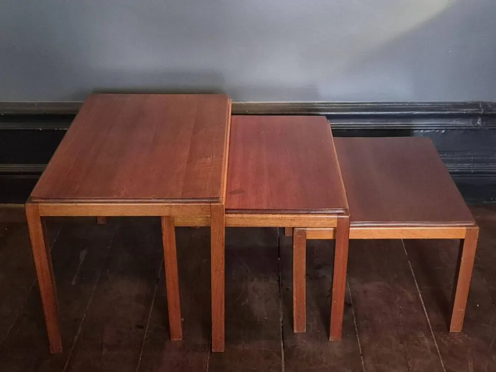 Table gigogne classique (3) par Russell Gordon / Russel & Broadway, style Midcentury Modern