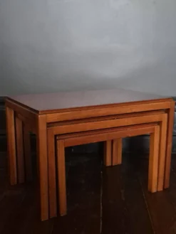 Table gigogne classique (3) par Russell Gordon / Russel & Broadway, style Midcentury Modern