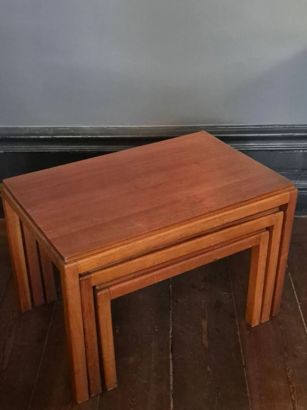 Table gigogne classique (3) par Russell Gordon / Russel & Broadway, style Midcentury Modern