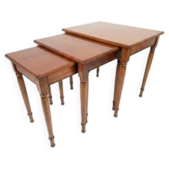 Table gigogne en merisier massif du milieu XXème